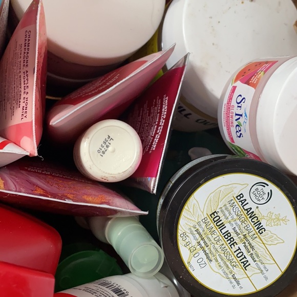 2 Boxes of everything - Picture 4 of 5